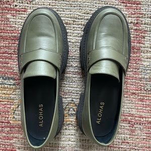 Alohas Trailblazer Loafers Olive Green sz 40